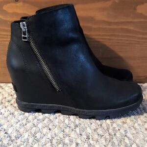 Sorel Black Ankle Booties with Zipper